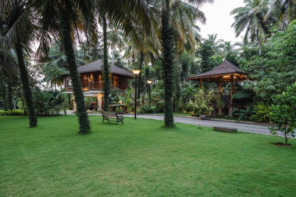 Villa Woods & Palms Pollāchi Exterior foto